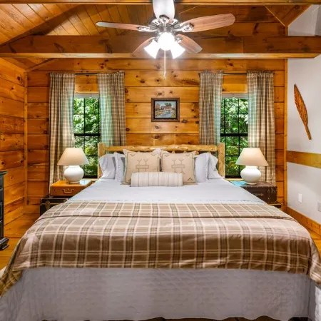 Clean & Quiet w/ Private HotTub Near Cades Cove