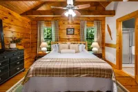 Clean & Quiet w/ Private HotTub Near Cades Cove