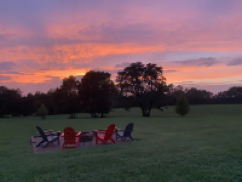 The Barn at Deva's Farm: Haute Blue Grass - Chill Retreat in the countryside