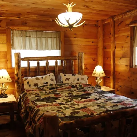 Unique Rustic Ski-Tree House - Game room, Hot tub & Sauna Отели в г. Джей