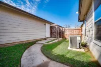 Spacious Farmhouse  Townhome*Walk to AT&T Stadium*