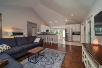 Serene 3BR Near Downtown, Fenced Yard, Pets OK