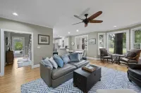 Beautiful Golf Cottage in Gated/Resort Community Close to