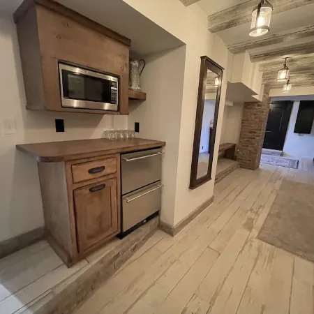 Stylish Stay Near CWS, Zoo & Downtown Fun