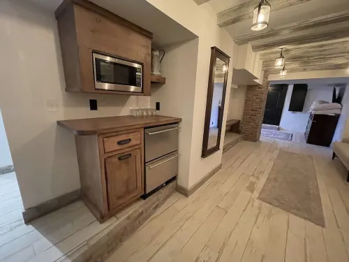Stylish Stay Near CWS, Zoo & Downtown Fun - Homestays