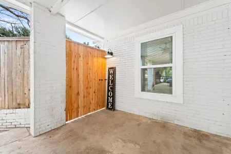 Pool House Paradise - 1BD / 1 Bath - Near TTU Отели рядом с достопримечательностью «Университет Техас Тек»