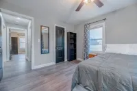Brand New & High Quality Reno w/ Great Location
