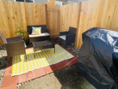 WELCOME TO HUEY DUCK HOUSE-A!  3BR & 2BA SLEEP-8 スプリングフィールドのホテル