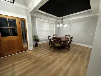 Modern 3 BR home, interior lot near Lake Keowee, Clemson, Walhalla, Seneca.