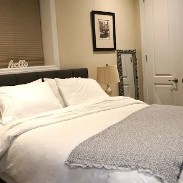 NYC Style Loft  Apartment 10 Min to Times Sq.  2 Parking Space Avail! Отели в г. Норт-Берген