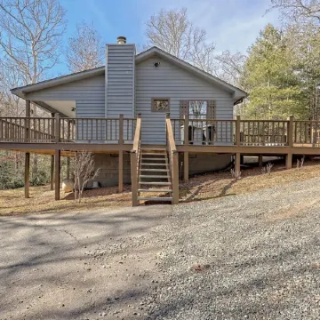 Beary’s Den where Chic meets Country in this Cozy Cabin