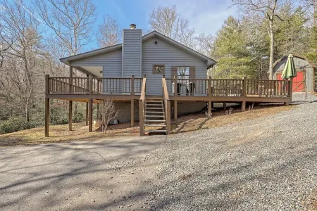 Beary’s Den where Chic meets Country in this Cozy Cabin