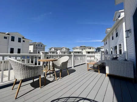 HOT TUB - Saugatuck/Douglas, Kalamazoo Lake Luxury Home - Sleeps 8 Отели в г. Дуглас