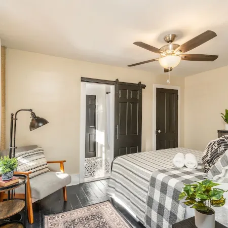 11 bedroom Lodge - Swim Spa/Hot Tub - Firepit - Game room - sleeps 26