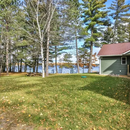 Crossroads Sandy Beach-Wooded Private with Pontoon Available "Pets Now allowed"