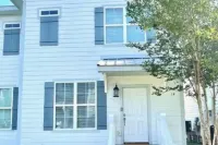 Spacious 3 BR Downtown Townhouse near Lake & Casinos