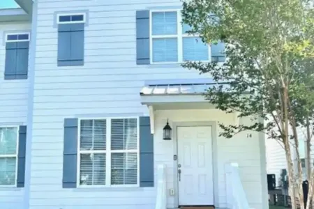 Spacious 3 BR Downtown Townhouse near Lake & Casinos