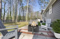 Outdoor Projector, Arcade, Fire Pit, 2 Living Rooms, Fire Pit, and more! Hotels in Snellville