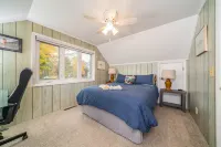 Unwind in Riverfront Comfort — Hot Tub, Fire Pit, Boat Slip, Kayaks