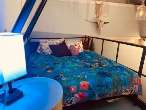 Vaulted Loft in Historic Bank on Hertel King Bed + Walk to Shops