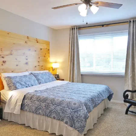 Cliff’s End • Ski & Golf Views • Fire Pit • Game Room