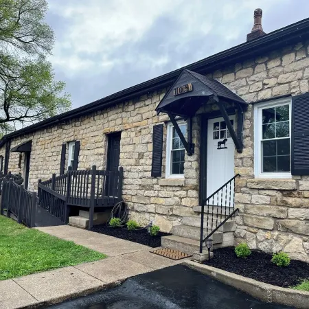 Fun 2 BdRm Apt in the Bourbon Capital with Pool Table, PAC-Man & More!