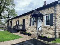 Fun 2 BdRm Apt in the Bourbon Capital with Pool Table, PAC-Man & More!