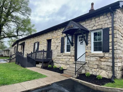 Fun 2 BdRm Apt in the Bourbon Capital with Pool Table, PAC-Man & More! Hotels near Heaven Hill Bourbon Experience