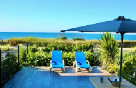 SEAFRONT, Magnificent 180° Sea View, high Standard, Garden and Private Parking