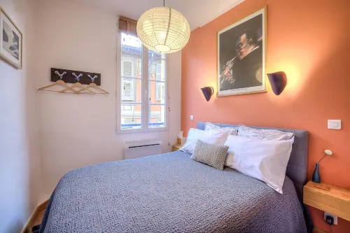 Contemporary 1-bedroom apartment with balcony, air conditioning, 50m from beach