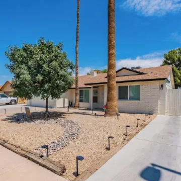 Sophisticated 4-Bedroom Getaway in Gilbert