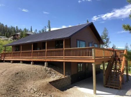 Georgetown Lake House With 4 bedrooms, 3 bathrooms, game room, fire pit, & more Отели в г. Дир Лодж Каунти