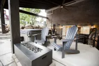 Vacation Bliss! Skier's Dream! Covered Hot Tub/Spa, Fire Pit, Mountain Views.