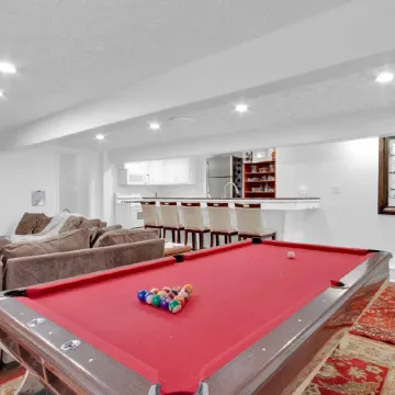 Luxurious Private Estate with Hot Tub. Game Room, Grand Piano- Near Ski Resort