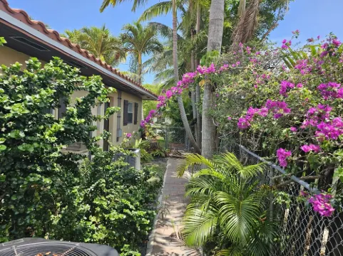 Waterfront Intercostal Family- House, walking distance to the Beach