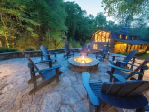 Luxury Mountain Cabin On 320+ Acres Near Asheville, Lake Lure & Hendersonville Hotels in Edneyville