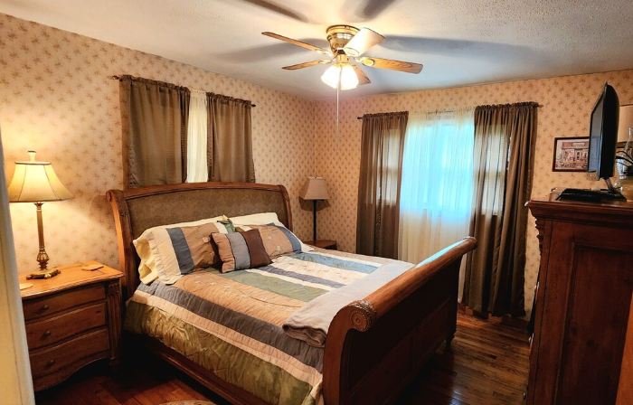 Quiet 3 bedroom 10 mins from the Ski Slopes