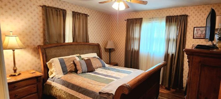 Quiet 3 bedroom 10 mins from the Ski Slopes Hotels in Avery County