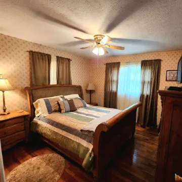 Quiet 3 bedroom 10 mins from the Ski Slopes