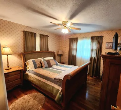 Quiet 3 bedroom 10 mins from the Ski Slopes