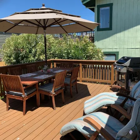 4th house from Twin Lakes Beach and a 2 minute walk to the Crow’ Nest and Harbor