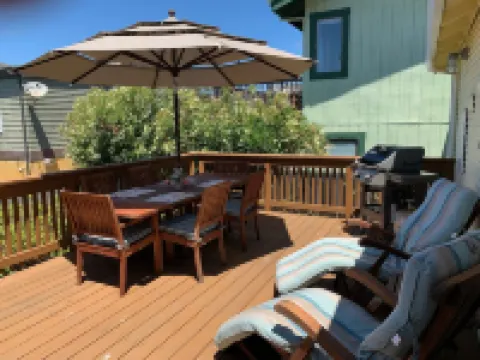 4th house from Twin Lakes Beach and a 2 minute walk to the Crow’ Nest and Harbor