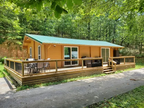 Newly Updated Luxury Cabin on Beaver Lake