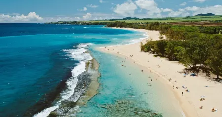 Maui North Shore Villa: Private Pool, Courtyard & Steps to Baby Beach Отели рядом с достопримечательностью «Парк Хоокипа Бич»