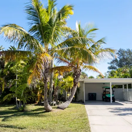 Golf cart Inc + 4bd/2bth + private pool!