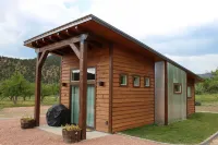 Modern Tiny House in Apple Orchard Between Zion and Bryce
