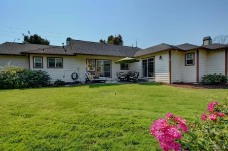 Enchanting 3 BR, minutes from Winerys, Snow Sking, exhilarating Rafting Tours.