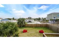 Bunny and Boo's Beach Bungalow - Outside Paradise, Large Decks, BBQ, and Games!