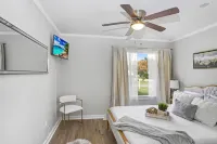 Charming Dade City - Near Downtown - Convenient to Tampa amenities Hotels near Veterans Memorial Park