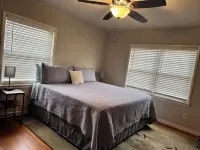 The Glad House 4bedrms 2 bath!